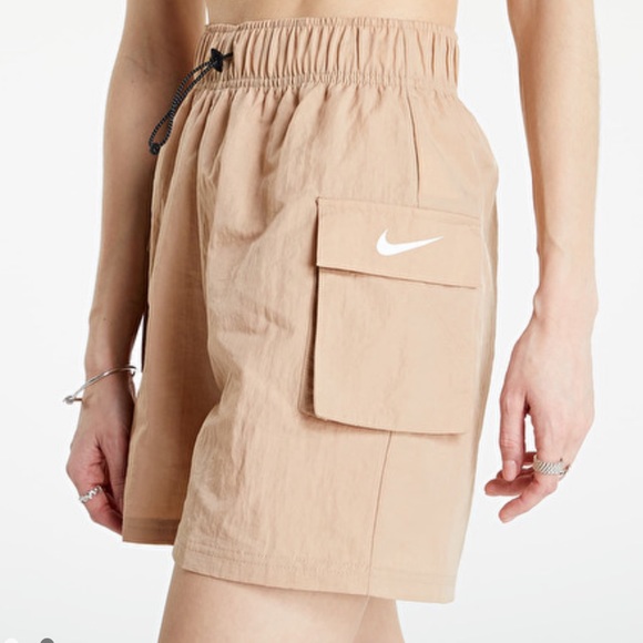 SHORTS NIKE SPORTSWEAR ESSENTIAL WOMEN'S WOVEN HIGH-RISE SHORTS - Picture 2 of 12